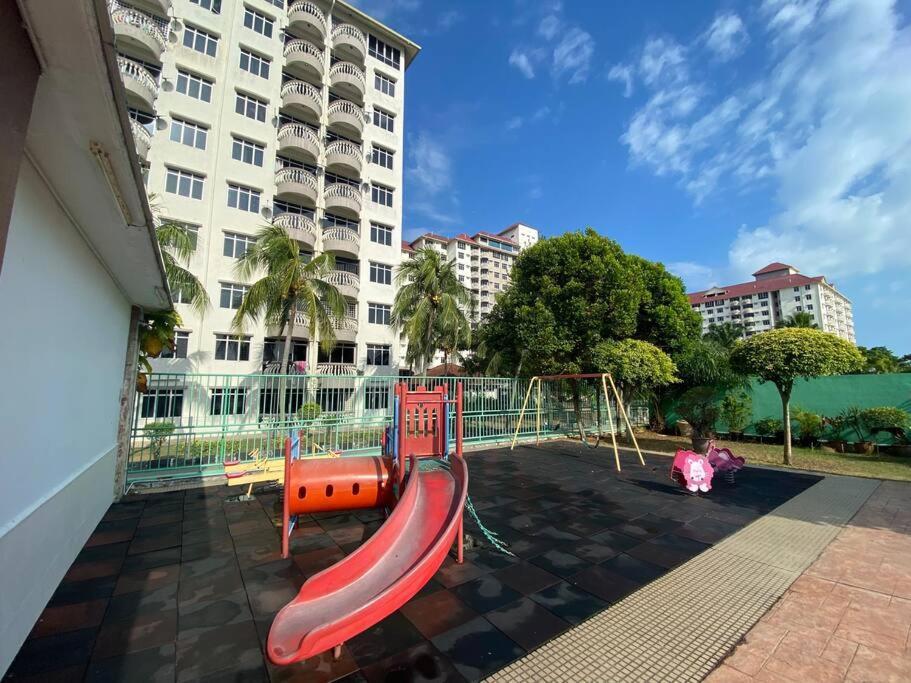 Apartment Teluk Kemang Pantai Tanjung Gemok By 3sibs